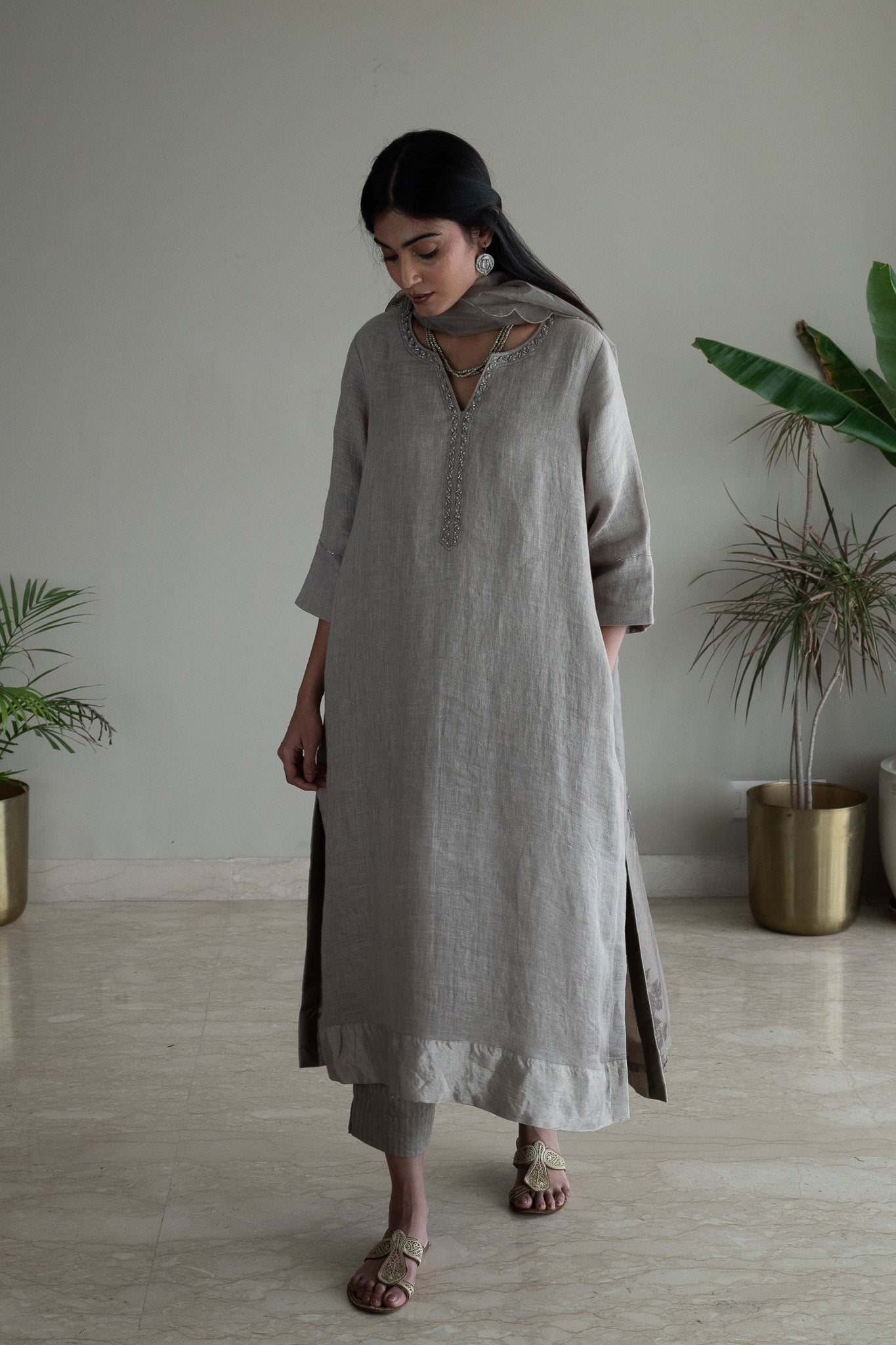 Mithai Maxi Kurta In Taupe Linen With Pants