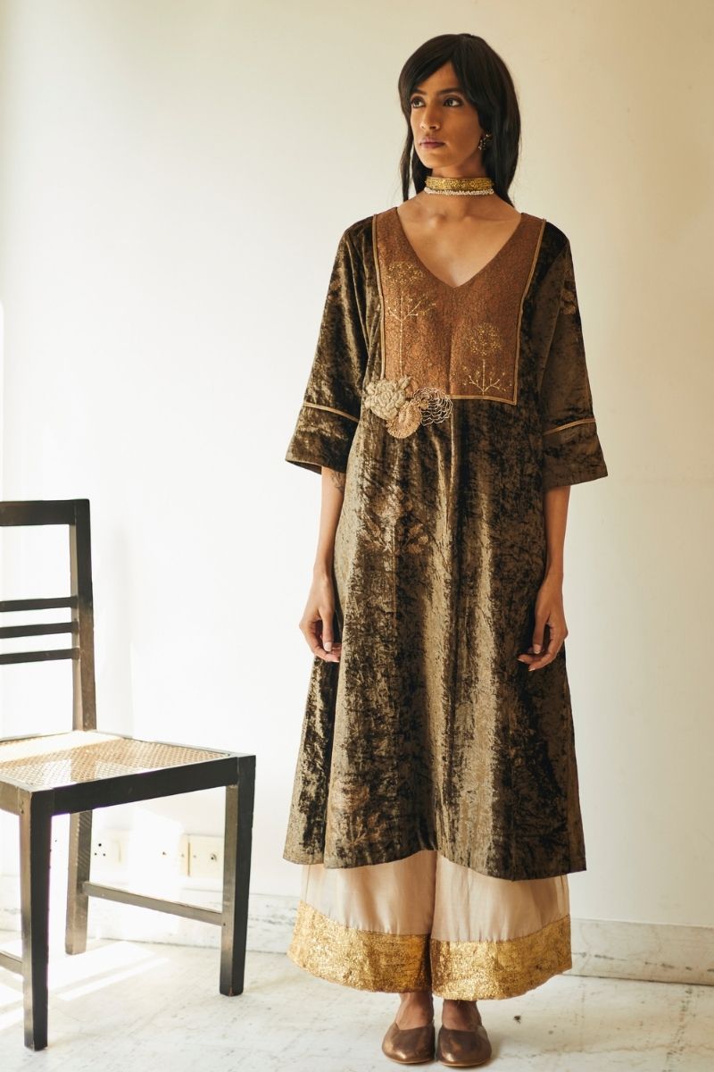 Md Kurta In Moss Velvet With Farshi