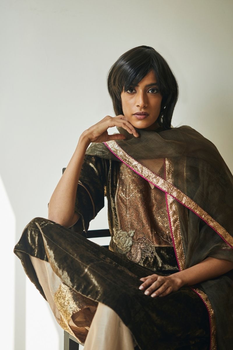 Md Kurta In Moss Velvet With Farshi