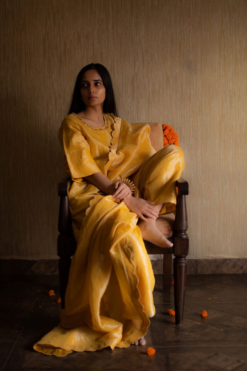 Dupatta in handloom yellow tissue