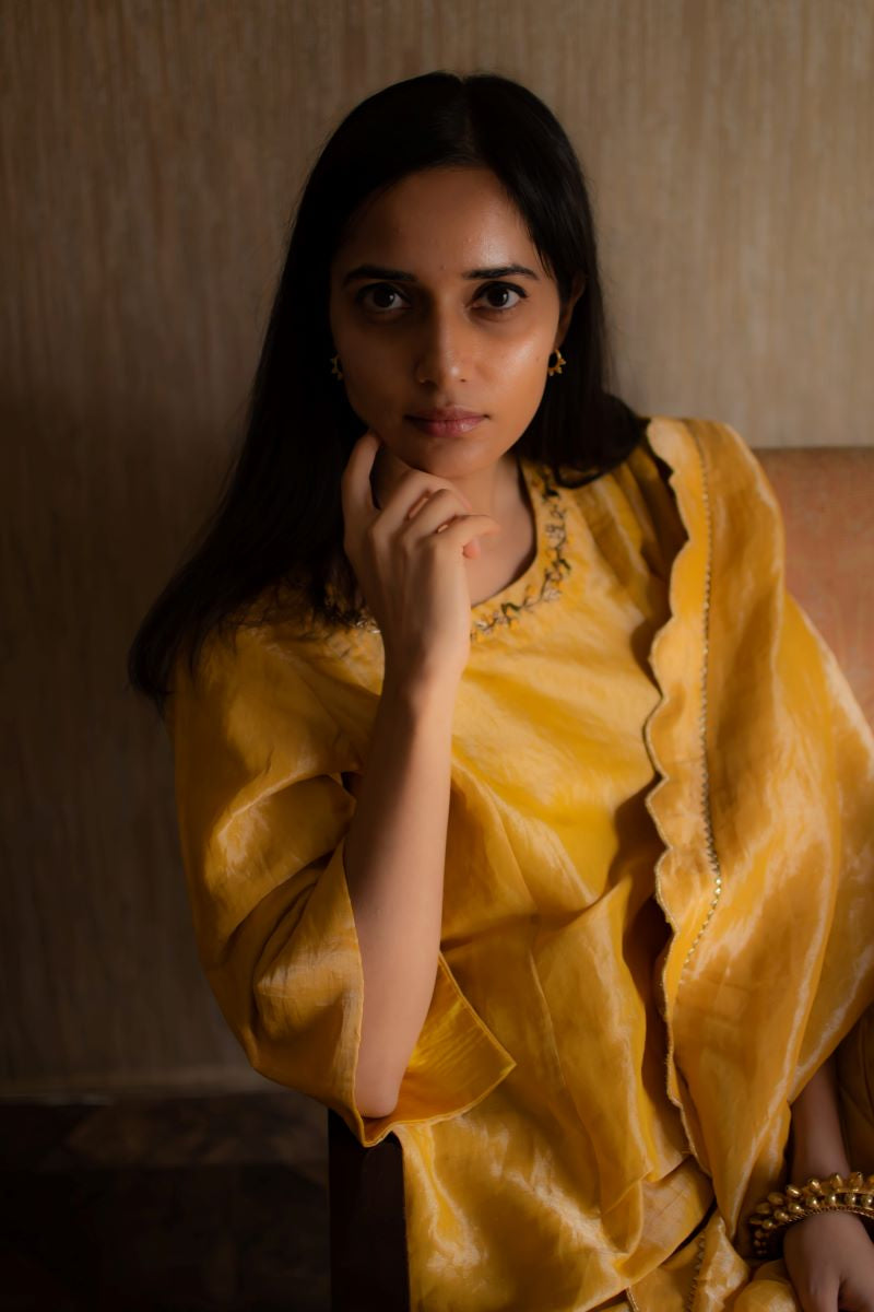 Dupatta in handloom yellow tissue