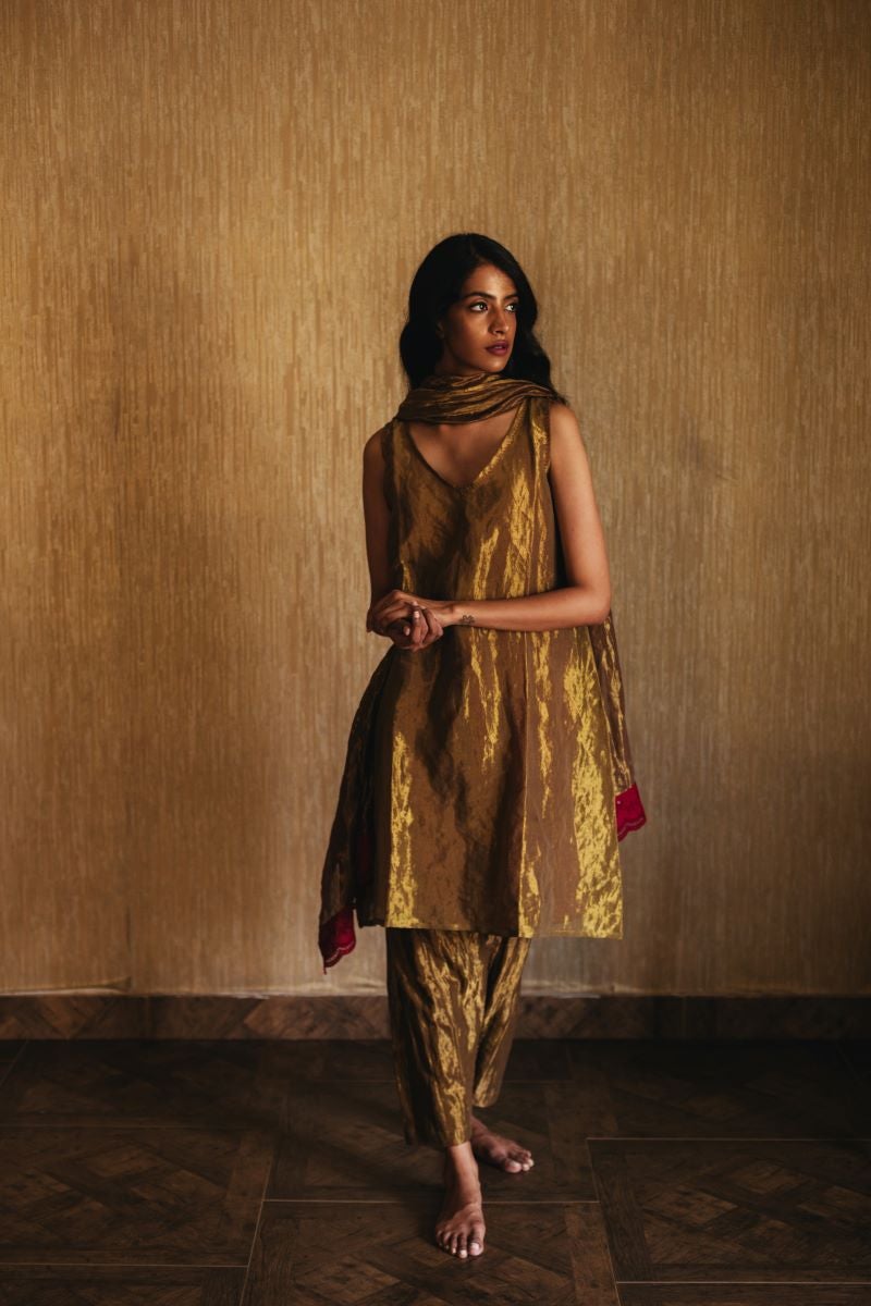 Dupatta In Handwoven Antique Gold Tissue