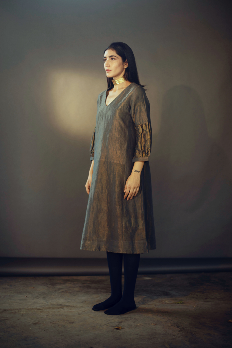 FB Kurta In Navy Gold Handloom Tissue