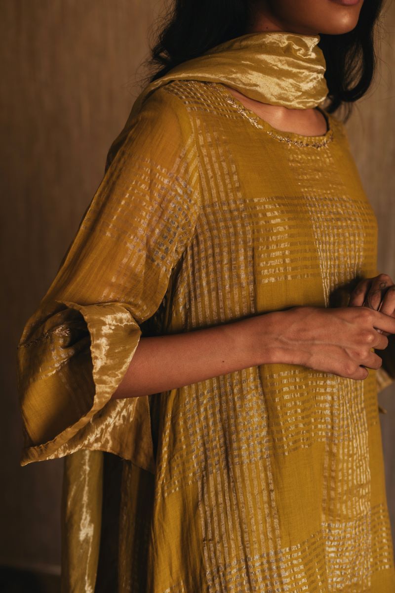 Dupatta In Mustard Handwoven Tissue
