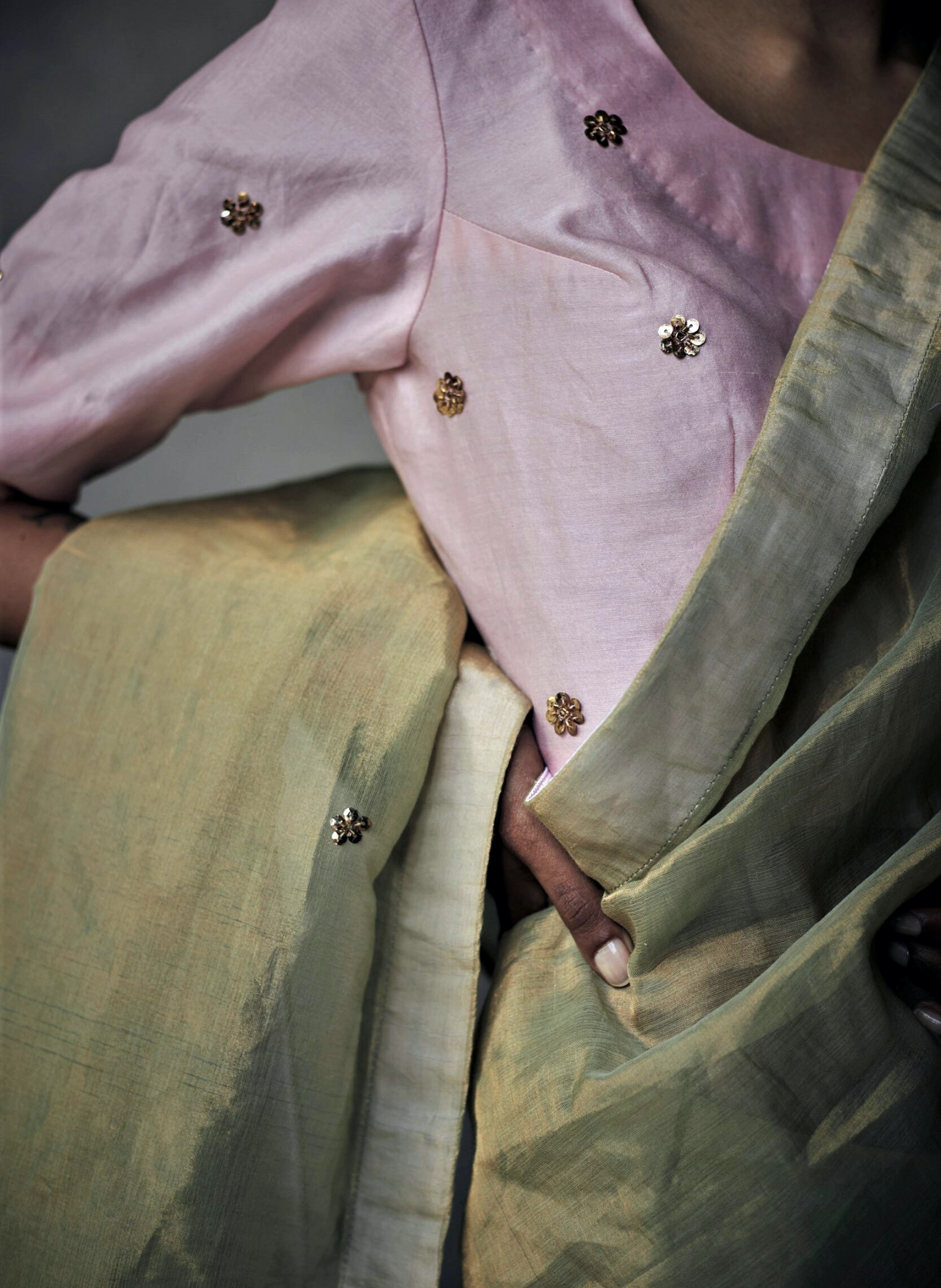 Sari In Pista Gold Tissue