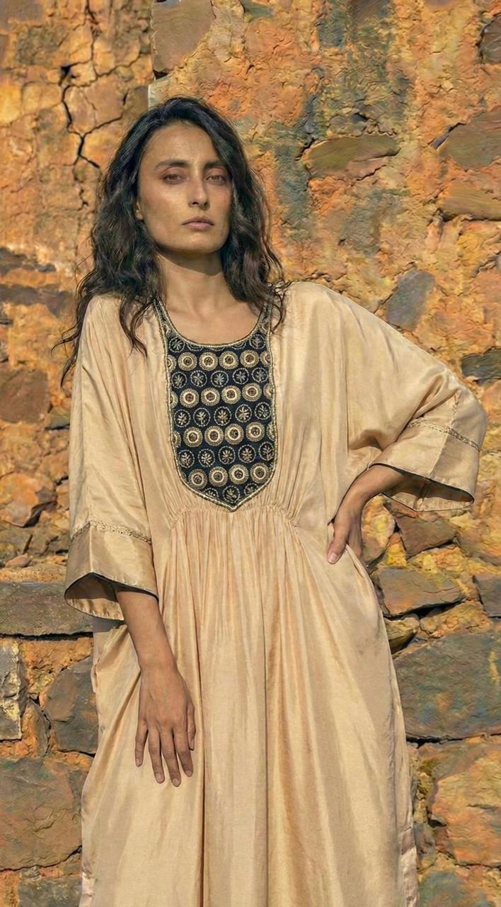 Laddo kaftaan in beige