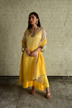 Ghevar ombre Dupatta in Ivory and Yellow Chanderi