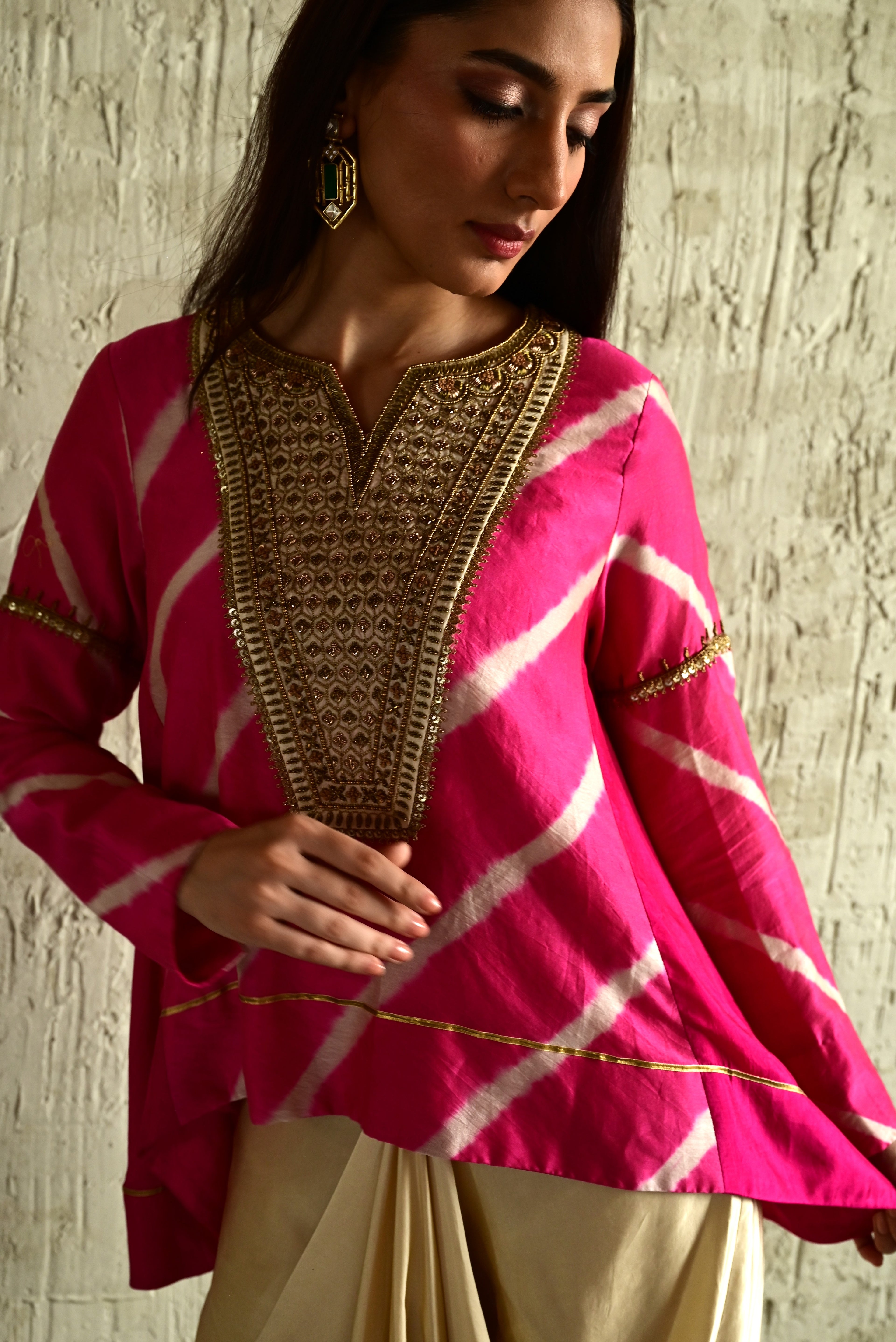 Shabana pink Leheriya with Ivory Cowl Skirt