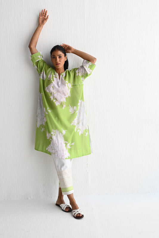 Jhabla Kurta in Green Flower Print with Ghichpich white Pants