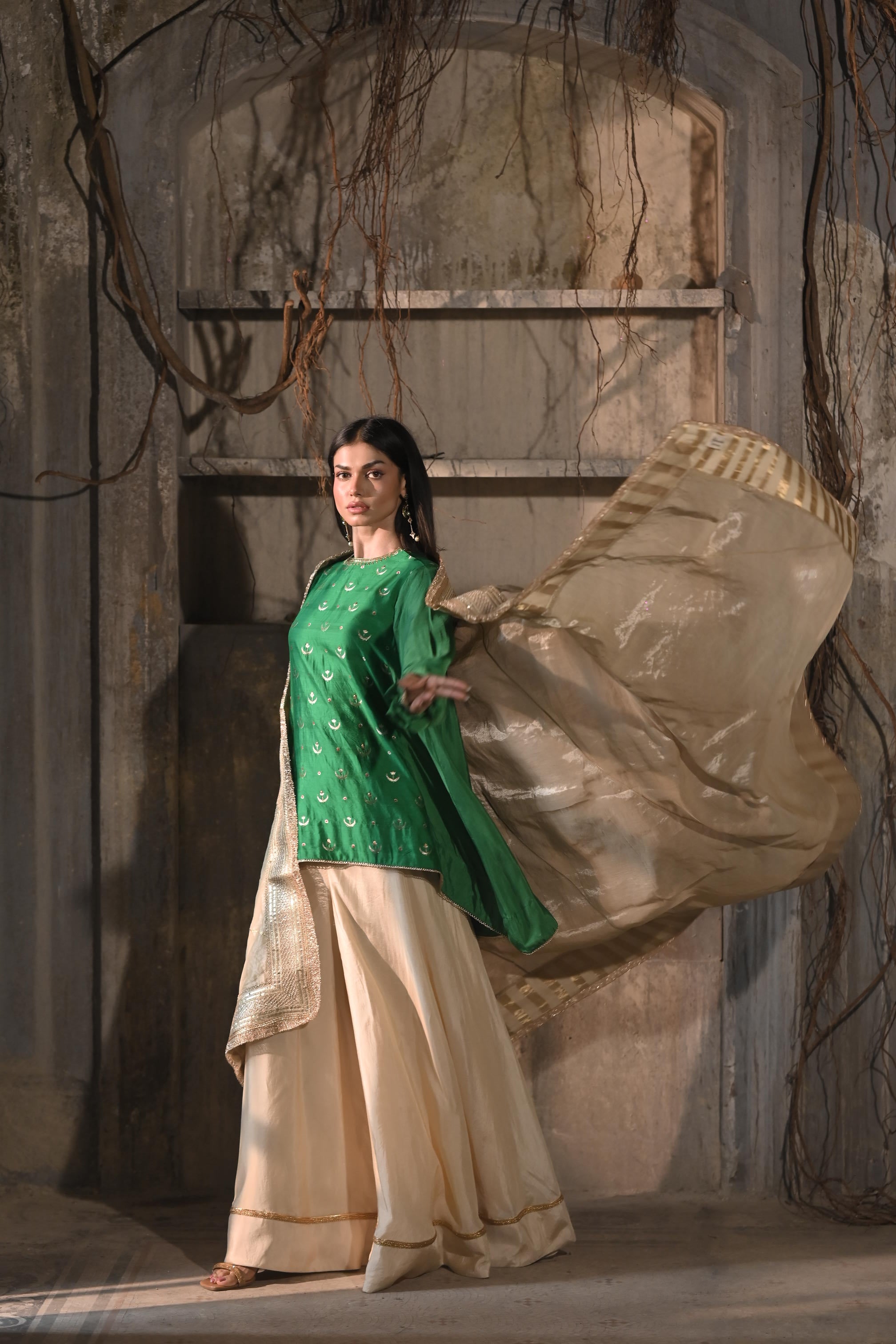 Amina Dupatta in Ivory Tissue