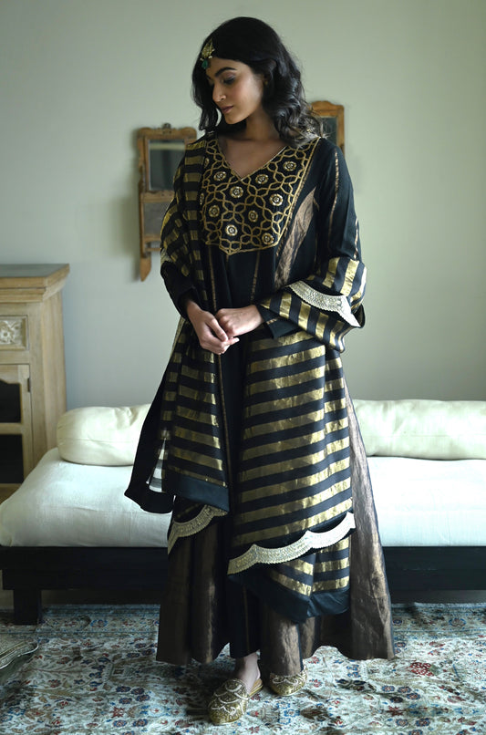 Lakeerein Kala Dupatta in stripe Tissue