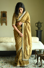 Lakeer Saree in Stripes Tissue