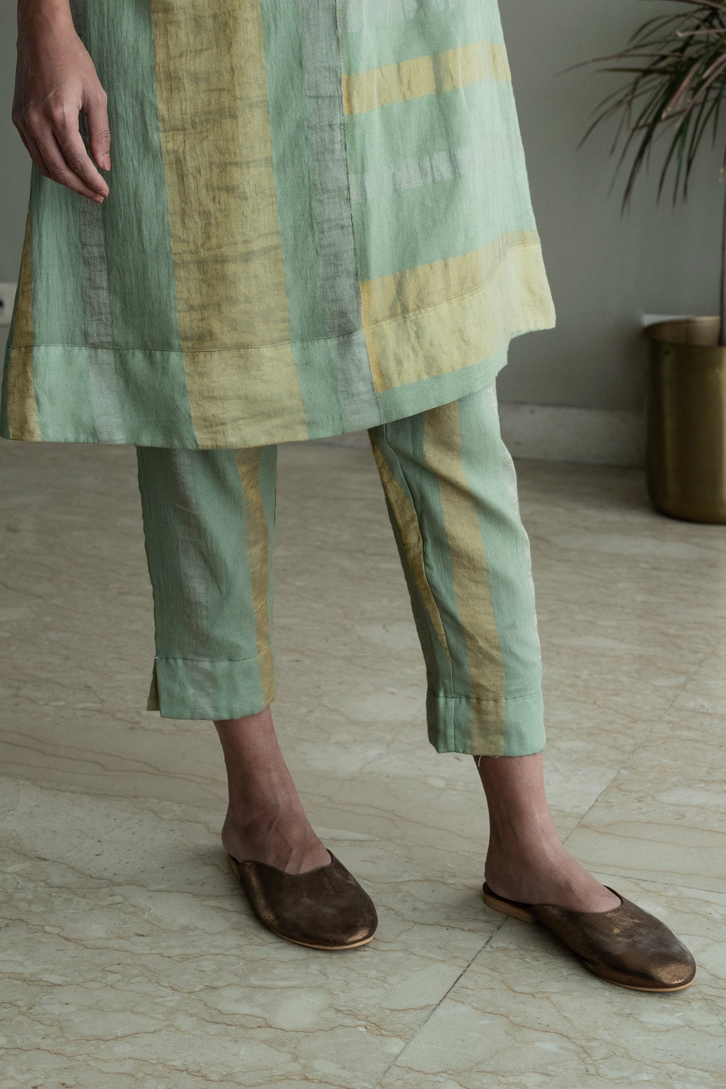 Hk Kurta In Green Zari Jamdani Striped Muslin With Pants