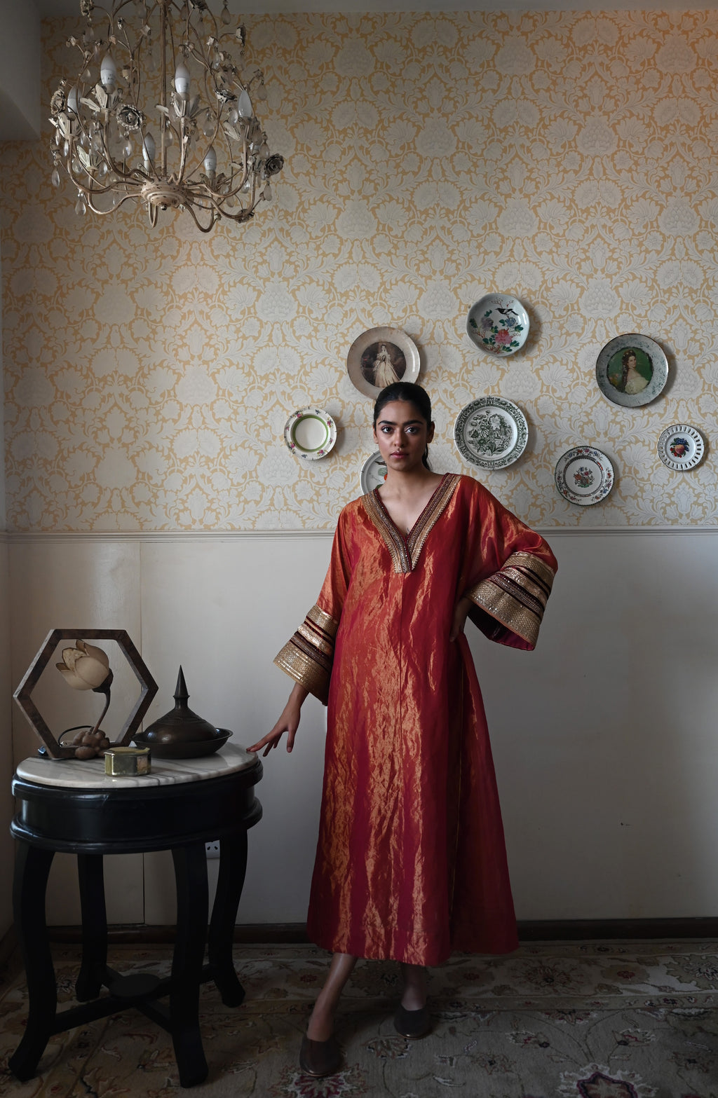 Waheeda with kalis in Red tissue