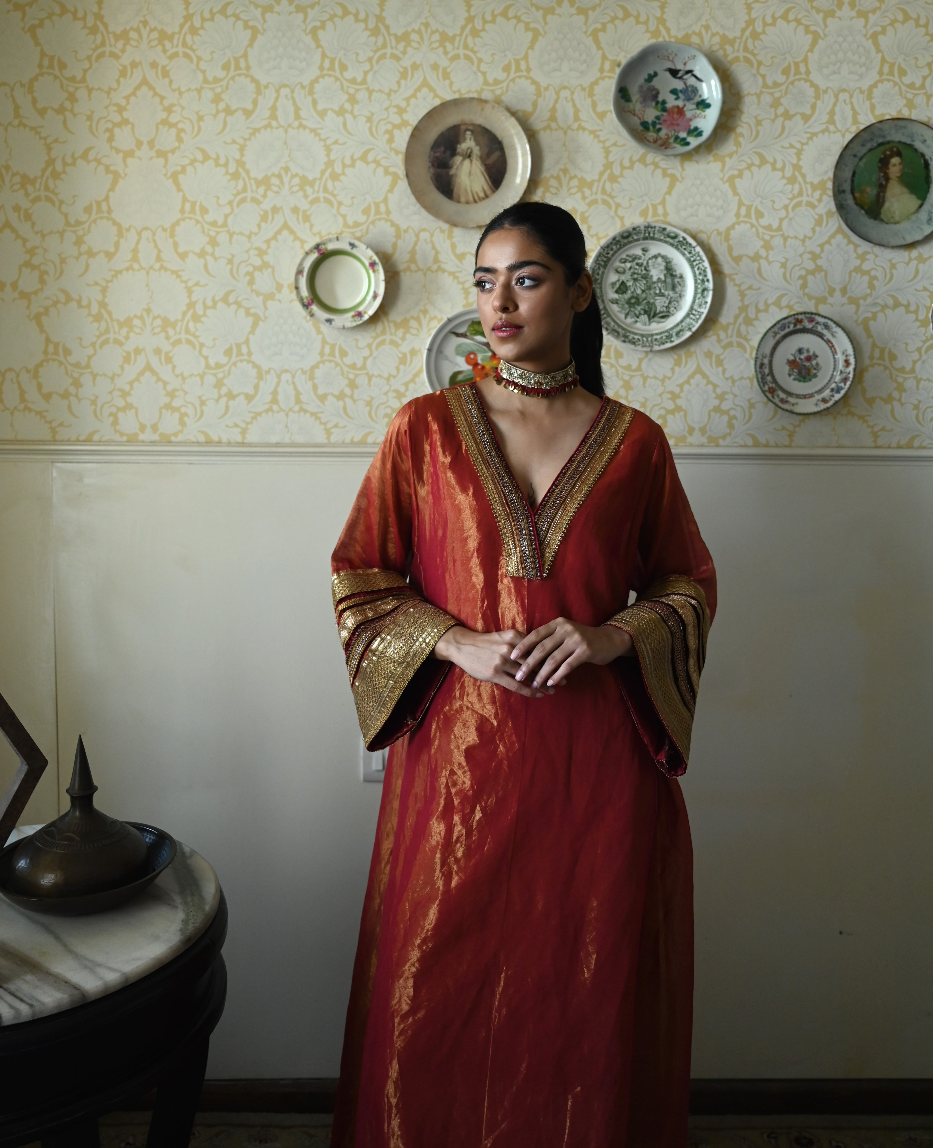 Waheeda with kalis in Red tissue