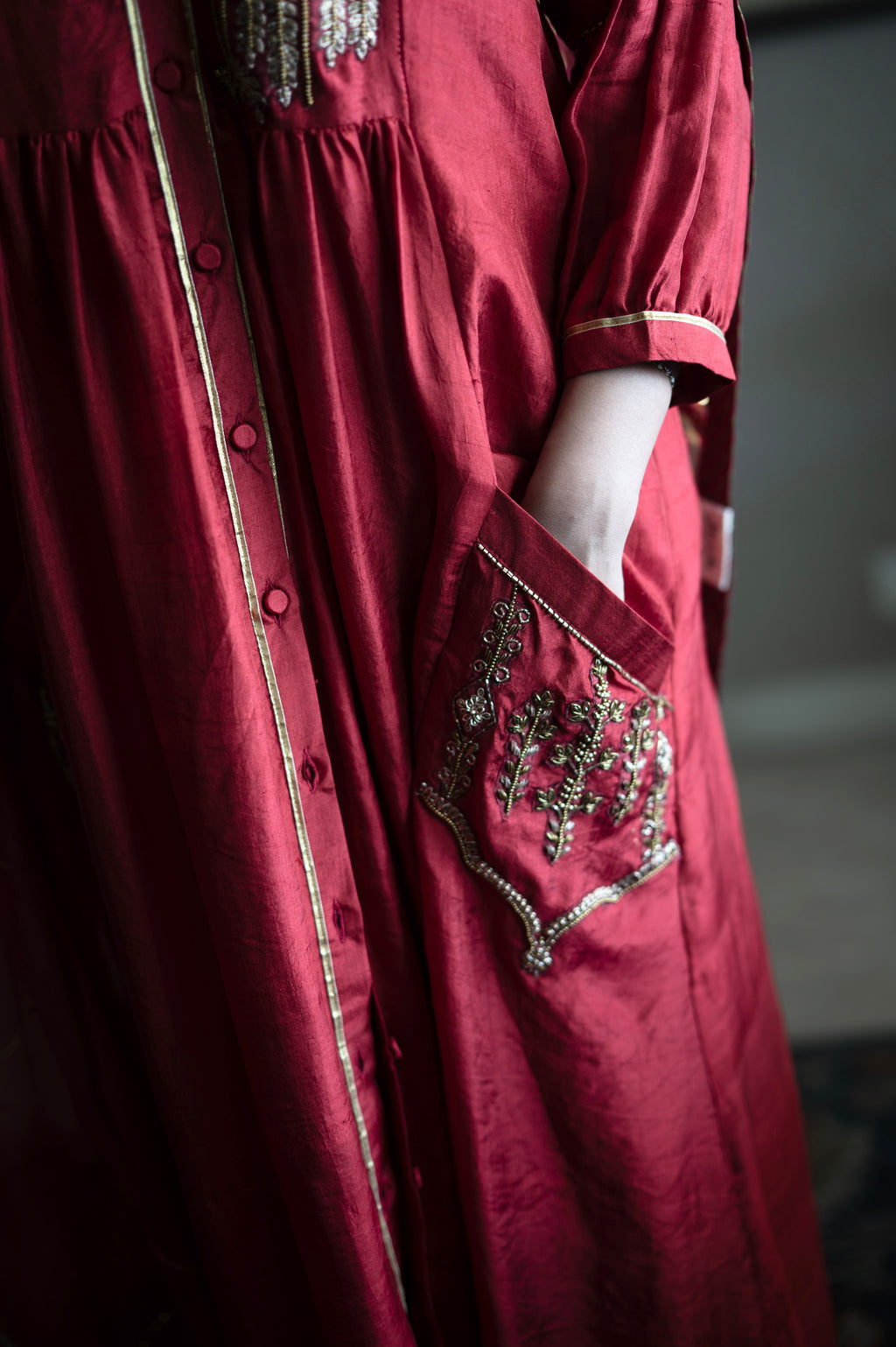 Shama Jacket 2.0 In Red Silk With Gold Silk Pant