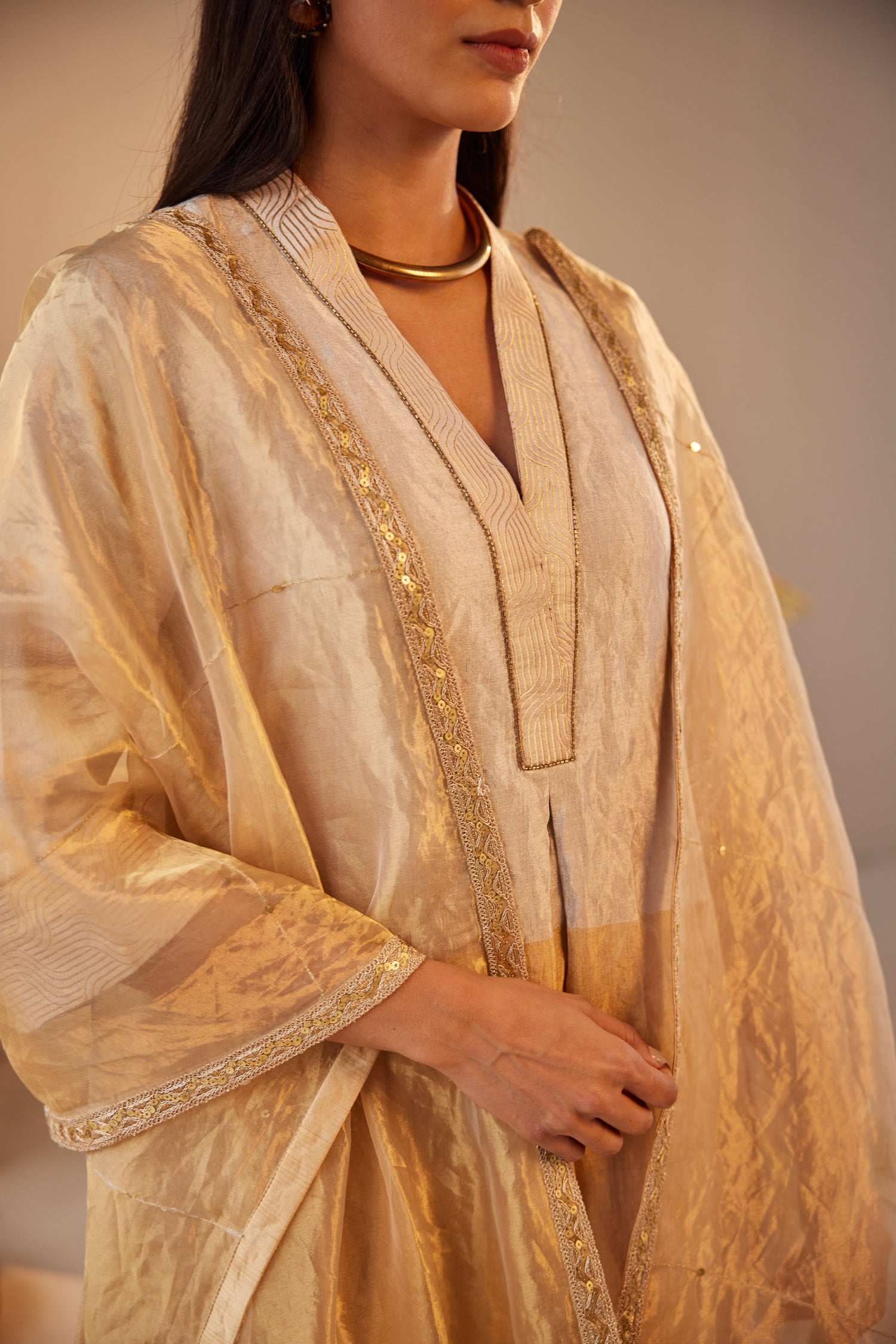 Stole in Pale Gold Organza Tissue – Shorshe Clothing