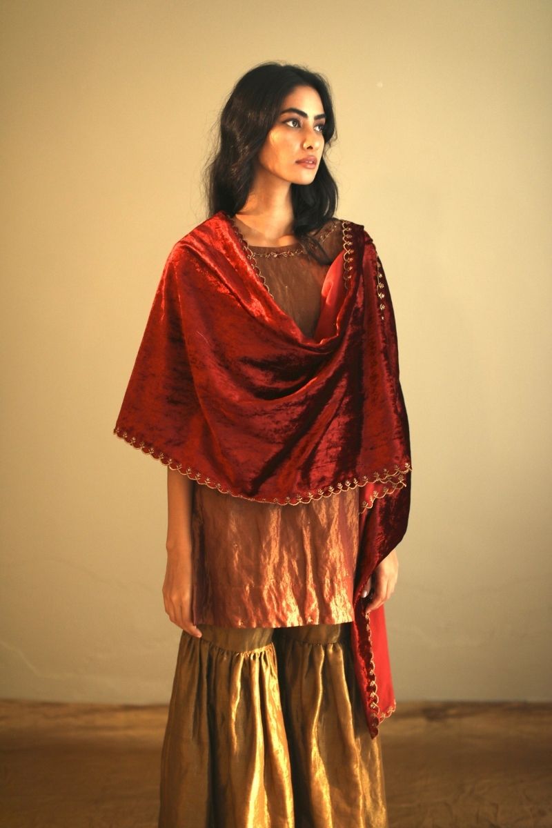 Stole In Red Velvet With Zari Scallope