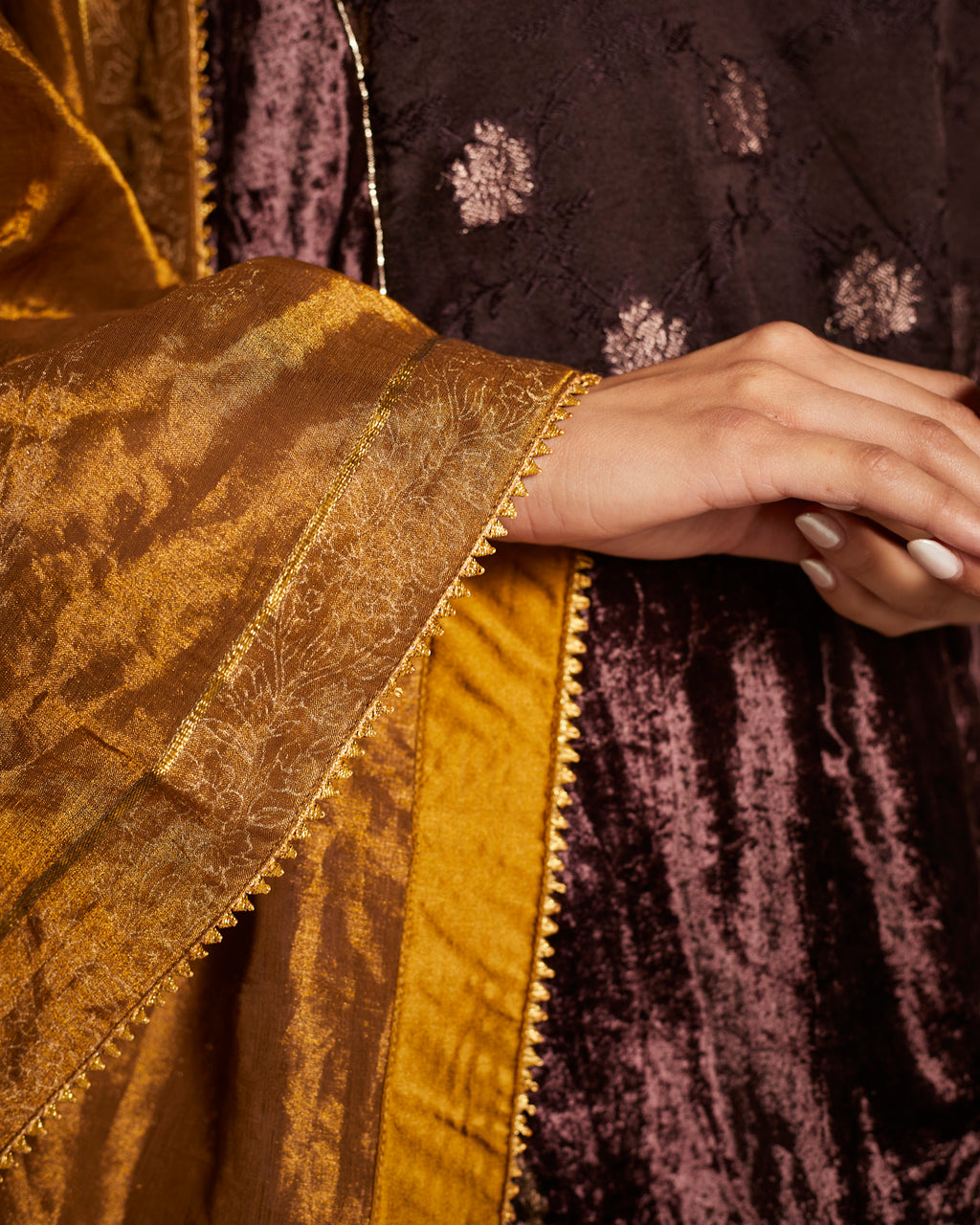 Dupatta in printed Antique Gold Tissue