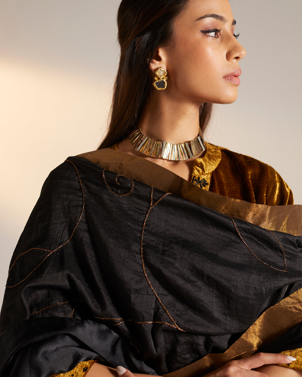 Dupatta in embroidered Black Mulberry Silk