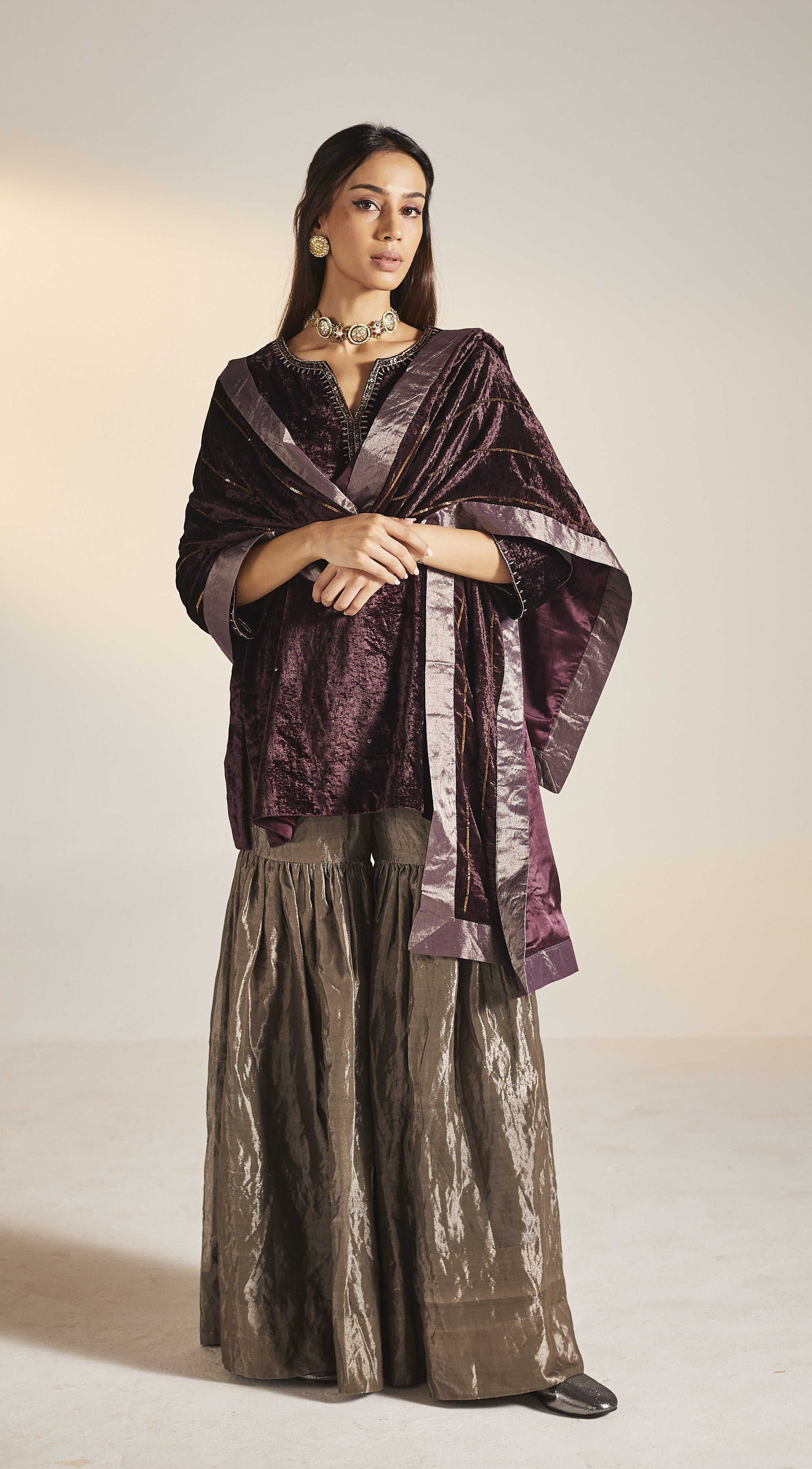 Dupatta in embroidered Wine Velvet