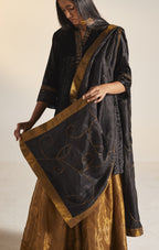 Dupatta in embroidered Black Mulberry Silk