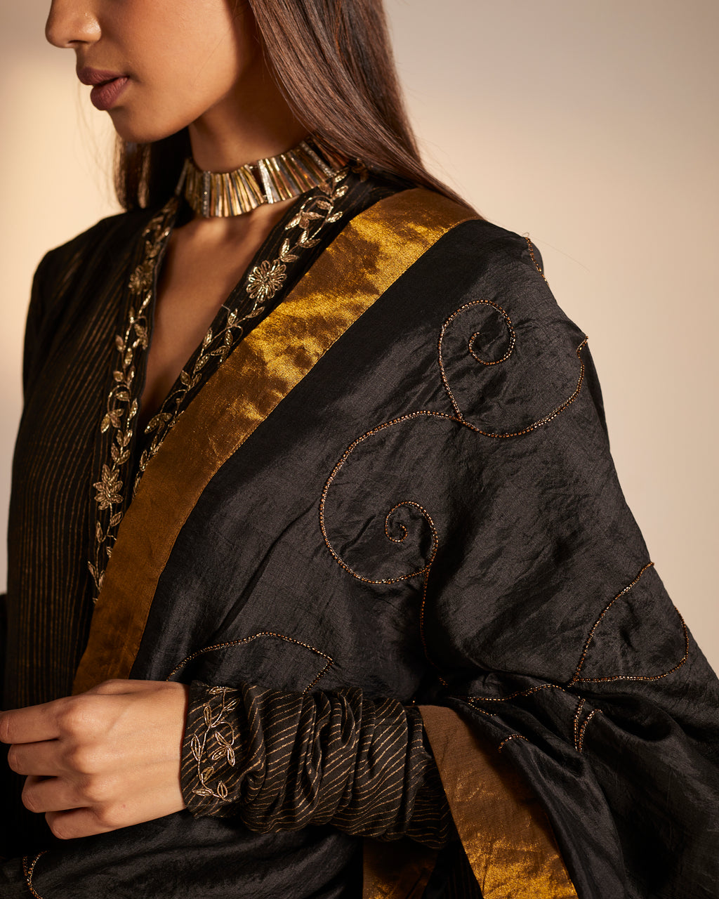 Dupatta in embroidered Black Mulberry Silk