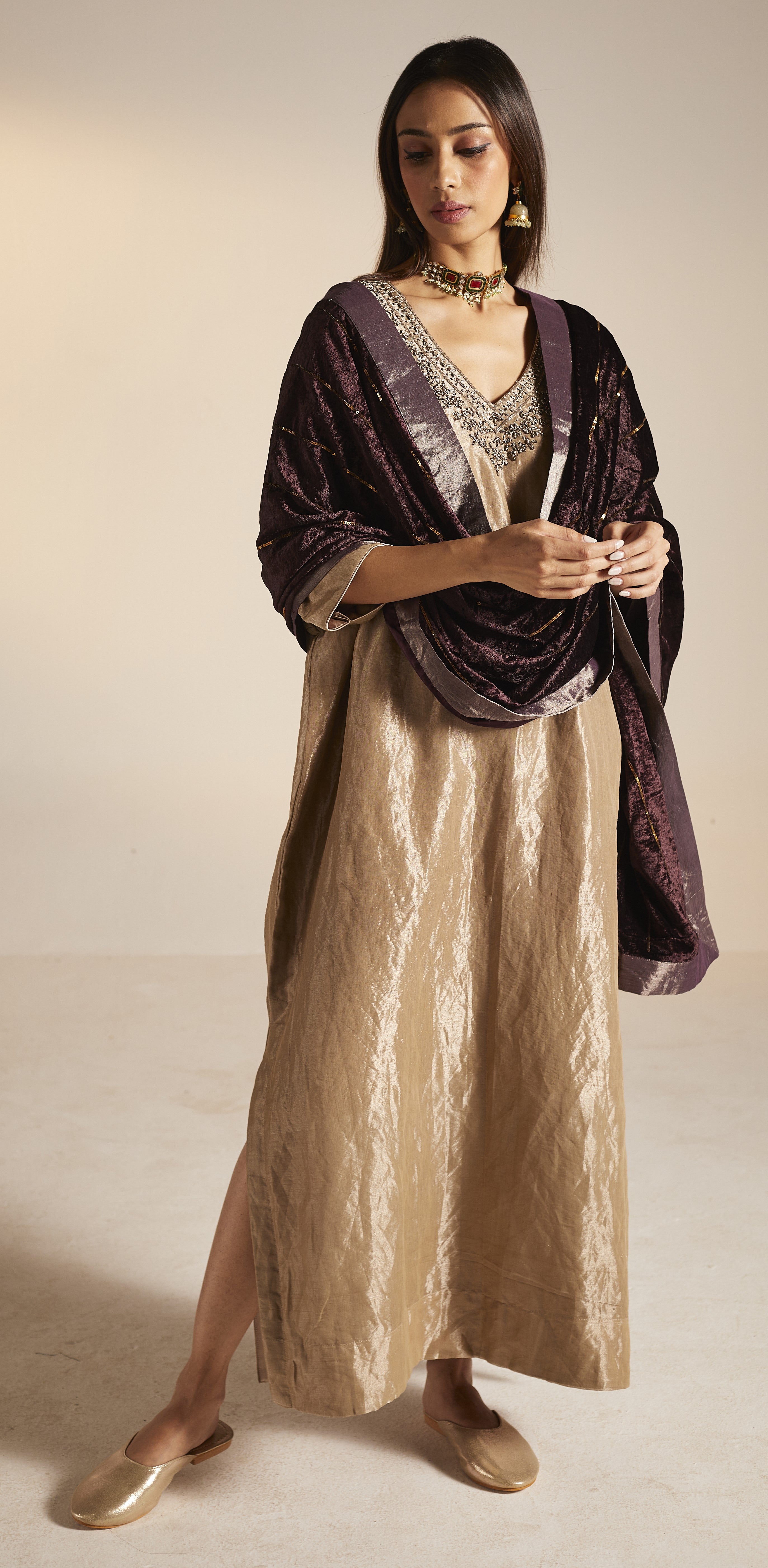 Dupatta in embroidered Wine Velvet