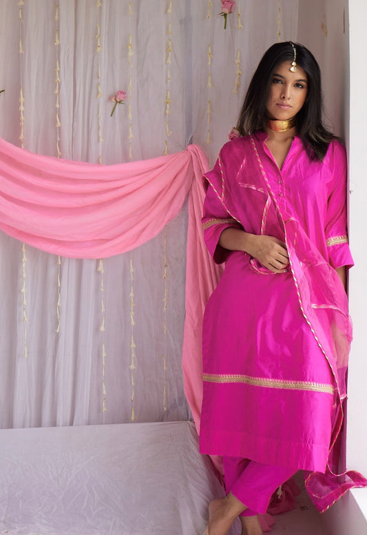 Lehria Dupatta in Fuchsia Pink Organza