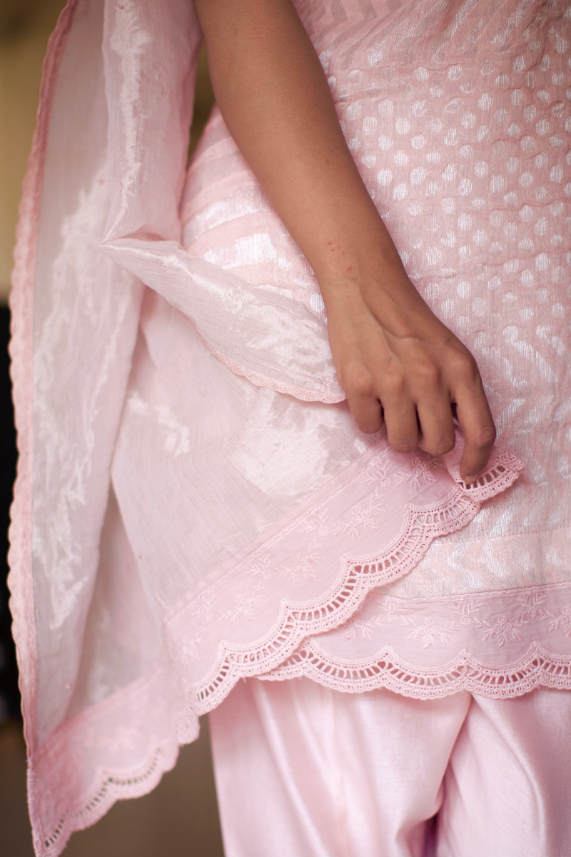 Stole In Shell Pink Silver Handloom Tissue