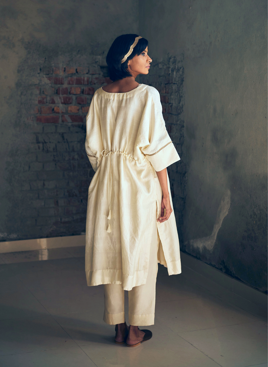 Kaftan In Ivory Silk With Pants
